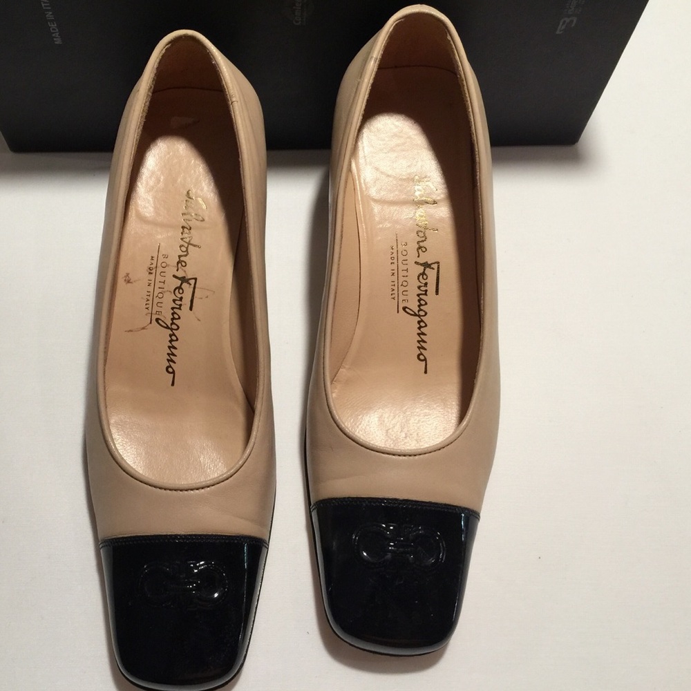 SALVATORE FERRAGAMO TWO TONE CAP TOE PUMPS SZ 6